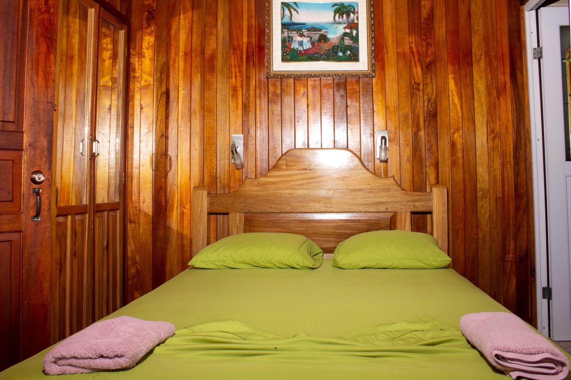 Bastimentos Hill Guest House Bocas del Toro Habitación foto