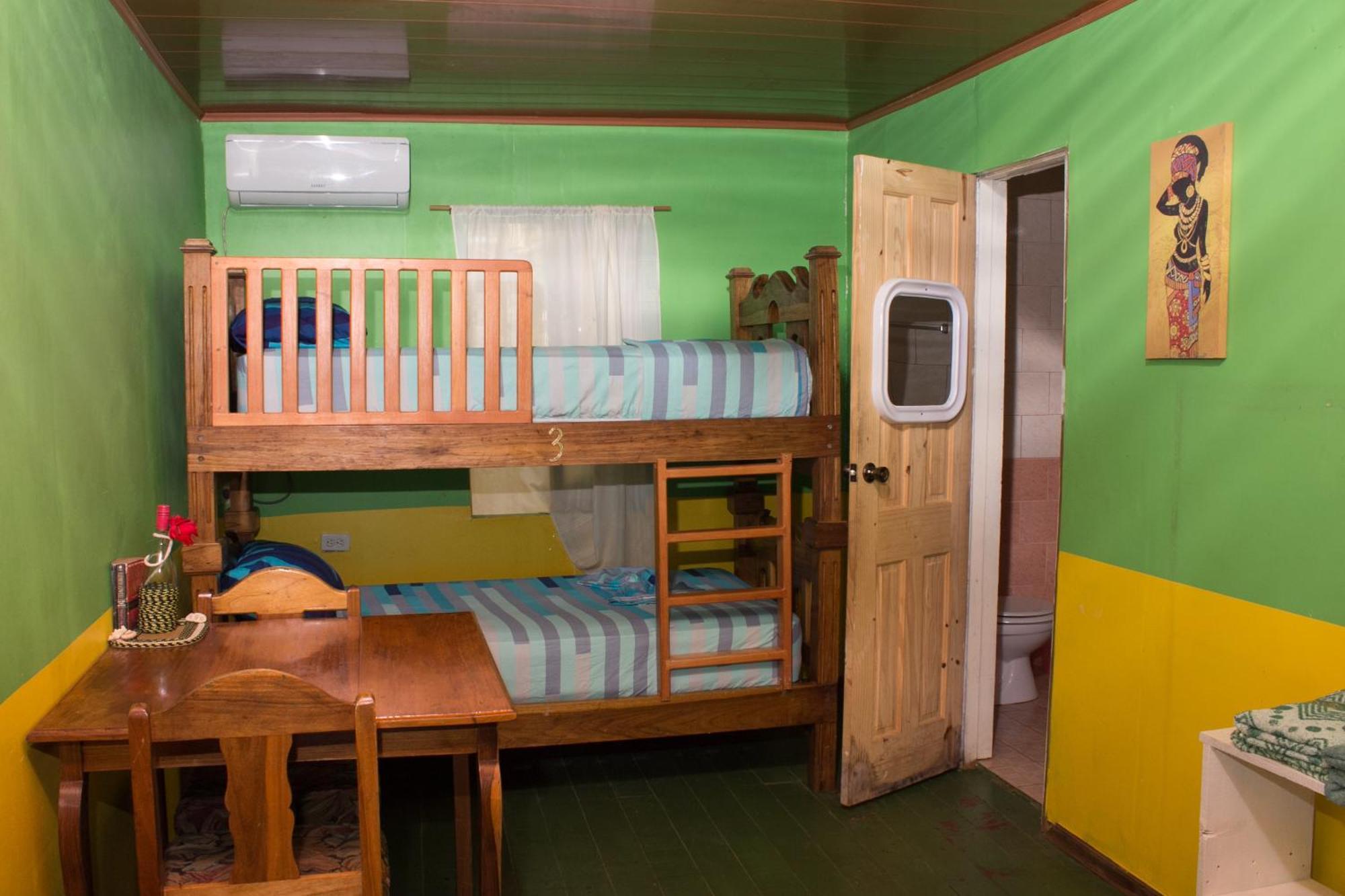 Bastimentos Hill Guest House Bocas del Toro Habitación foto