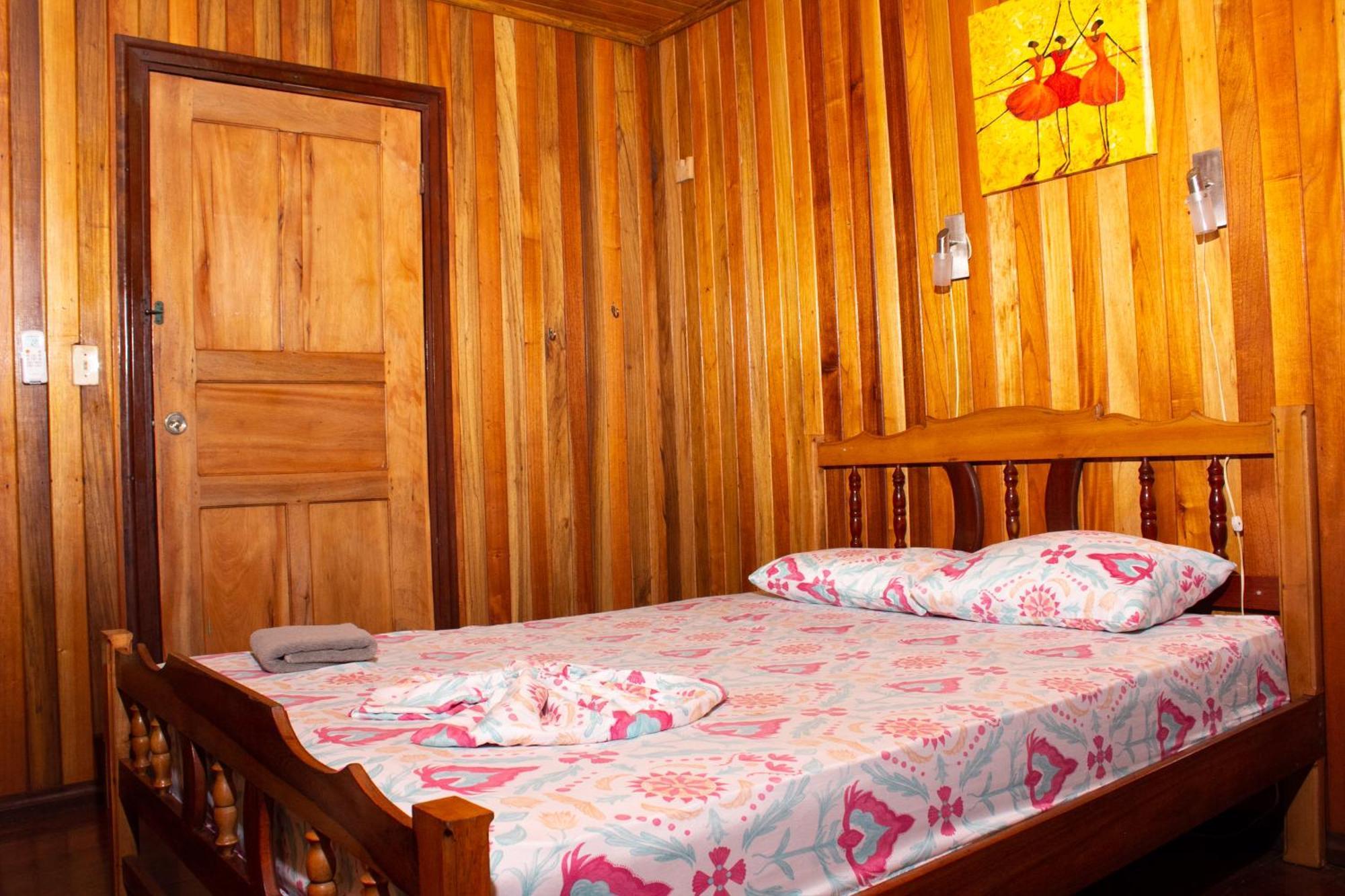Bastimentos Hill Guest House Bocas del Toro Habitación foto